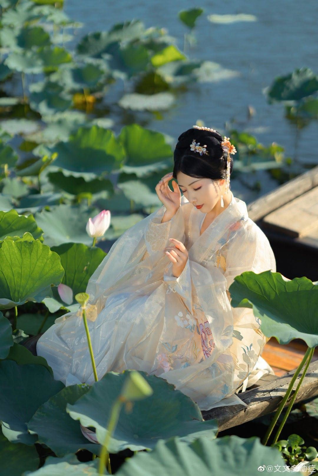 Nhìn Thấy Đạn Mạc, Ta Để Phu Quân Thật Sự "Qua Đời"
