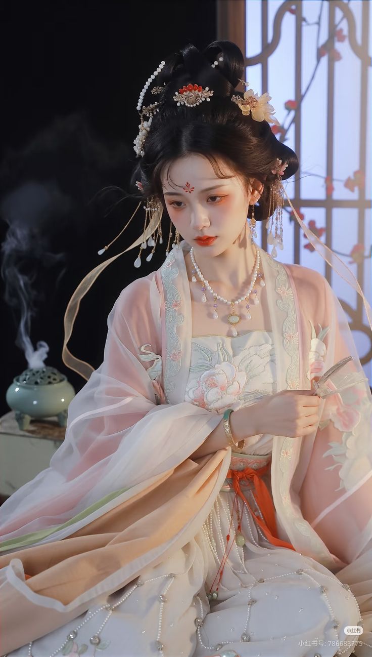 Hưng Hầu Phủ: Đống Tro Tàn Của Sự Phản Bội